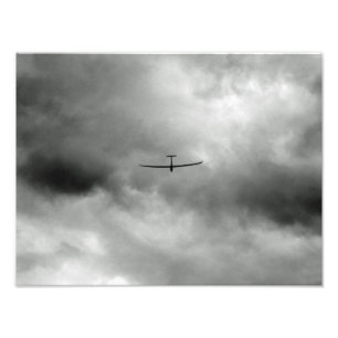 Impression Photo Planeur volant dans le ciel gris