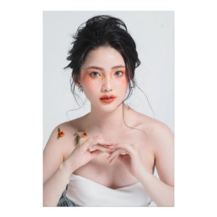 Impression Photo Portrait captivant d'une jeune femme avec un artis