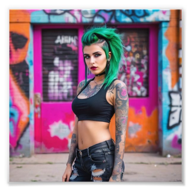 Impression Photo Punk de tatouage de cheveux verts Babe dans la rue (Devant)
