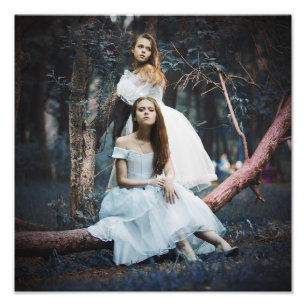 Impression Photo Soeurs blondes en Robe Blanche Forêt Mur de scène