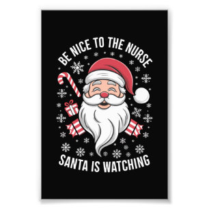 Impression Photo Soyez gentil avec l'infirmière, le Père Noël regar