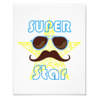 Super Star avec lunettes de soleil et moustache