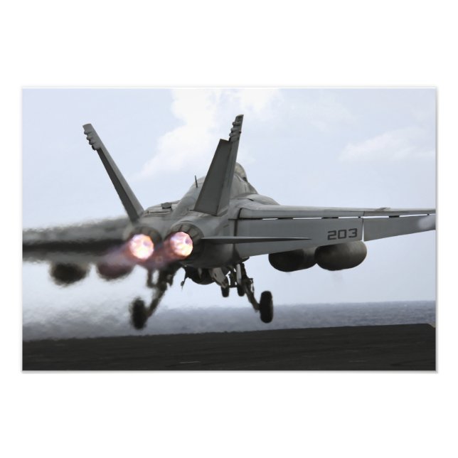 Impression Photo Un F/A-18E Super Hornet lance (Devant)
