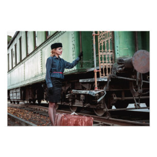 Impression Photo Une femme rétro vintage à la gare