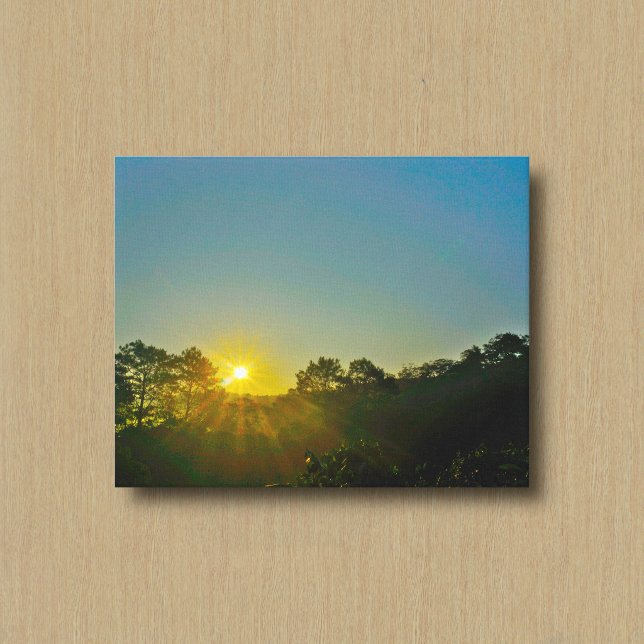 Impression sur toile Le Soleil sur un horizon mont (Créateur téléchargé)