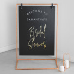 Impressions Dorure Fête des mariées d'accueil moderne en noir<br><div class="desc">Script de calligraphie noire moderne Fête des mariées de bienvenue Real Gold Foil Imprimés Poster. Customisez-le avec votre nom de choix, mettez-le dans un cadre ou sur carton pour l'accrocher dans un cadre métallique ou mettez-le sur un chevalet. La couleur Arrière - plan peut être modifiée dans l'outil de conception...</div>