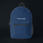 Imprimé Bleu bleu marine Nom personnalisé sac à dos<br><div class="desc">Personnalisez facilement ce sac à dos simple et cool en ajoutant votre nom ou votre texte personnalisé. Un design cool et moderne en bleu marine et blanc avec une police sans serif claire, pour un look moderne, professionnel et pointu, parfait comme cadeau personnalisé pour les étudiants de collège, lycée, enfants....</div>