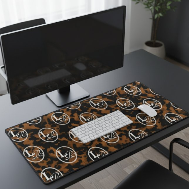 Imprimé Moderne Monogramme Écailles de Tortue (Add a touch of chic charm to your desk with this Elegant Typography Monogram Tortoise Shell Design!)
