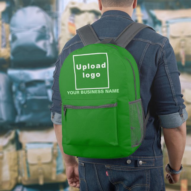 Imprimé Nom de l'entreprise et logo sur sac à dos vert (Build brand name awareness. Your business name and logo on green backpack.)