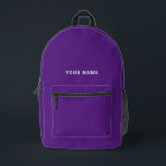 Imprimé Sac à dos de nom personnalisé blanc pourpre<br><div class="desc">Personnalisez facilement ce sac à dos simple et cool en ajoutant votre nom ou votre texte personnalisé. Un design cool et moderne en violet foncé et blanc avec une police sans serif claire, pour un look moderne, professionnel et pointu, parfait comme cadeau personnalisé pour les étudiants de collège, lycée, enfants....</div>
