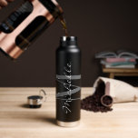 Imprimez votre bouteille isolée pour les boissons<br><div class="desc">Imprimez votre Bouteille Isolée pour les boissons chaudes ou froides. Elégant modèle design noir et blanc avec monogramme personnalisé. Bouteille d'eau élégante pour le thé, le café et plus. Changez dans votre couleur préférée. Personnalisez avec votre propre nom ou texte. Idéal pour le travail, le bureau, les sports, les voyages...</div>