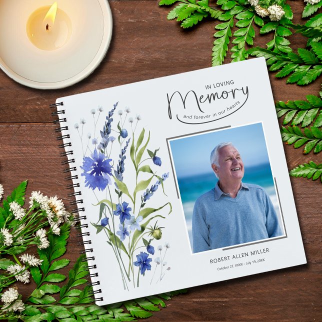 In Love Mémoire Bleu Floral Funeral Livre d'or (In Loving Memory Blue Floral Funeral Guest Book)