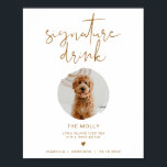 INDIE Bohemian 1 Photo Pet Signature Poster de boi<br><div class="desc">Ce panneau de boisson signature est doté d'une fente photo, d'une police manuscrite pointue et d'un design minimaliste moderne avec une combinaison de couleur orange brûlée et blanche. Modifiez facilement la police et la couleur arrière - plan pour correspondre à votre événement. Ce panneau est parfait pour ajouter une photo...</div>
