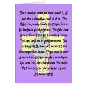 Infirmière plus âgée et réservée---Cadeaux