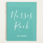 Infirmières Médicale Turquoise blanc Script person<br><div class="desc">Suivez votre horaire chargé en style avec ce planificateur personnalisé Médicale de script blanc Nurses Rock. Il s'agit d'un design moderne avec le texte "infirmières rock" en gros blanc tendance écriture lettrée centré sur l'avant du pastel turquoise personnalisable planificateur. Le nom se trouve sur le devant inférieur. Cliquez sur l'option...</div>
