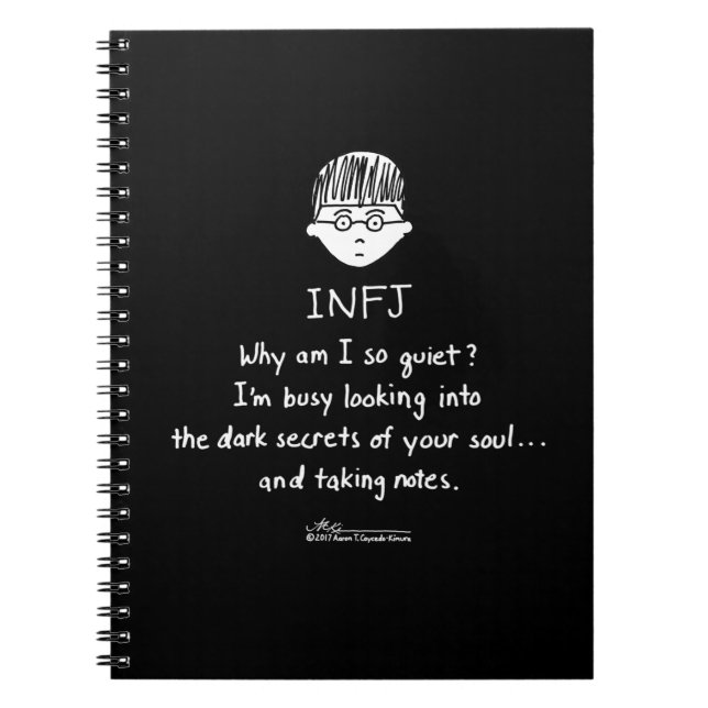 INFJ prenant à notes le carnet noir (Devant)
