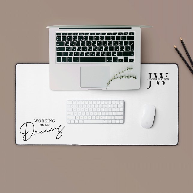 Initiales blanches noires minimes travaillant sur  (Modern simple branded desk mat in black and white with space for your logo or name)