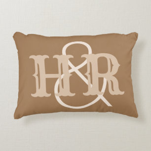 Initiales de Couple Heureux sur un Coussin de Déco