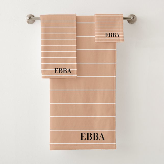 Initials pretty earty background white stripes (En situation)