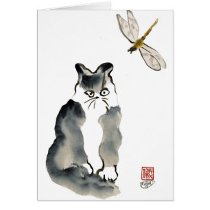 Insecte désagréable [libellule] et chaton gris