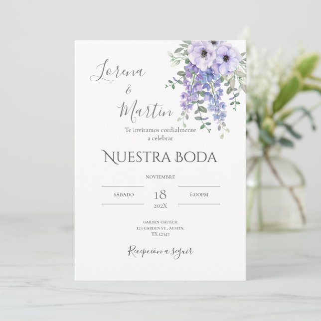 Invitación Purple Floral wedding invitation in (Debout devant)