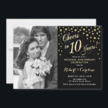 Invitation 10e anniversaire avec photo - Noir d'or<br><div class="desc">Invitation au 10e anniversaire du Mariage avec photo. Design élégant en noir avec police de script et confetti en faux or. Message-moi si vous avez besoin d'année personnalisée.</div>