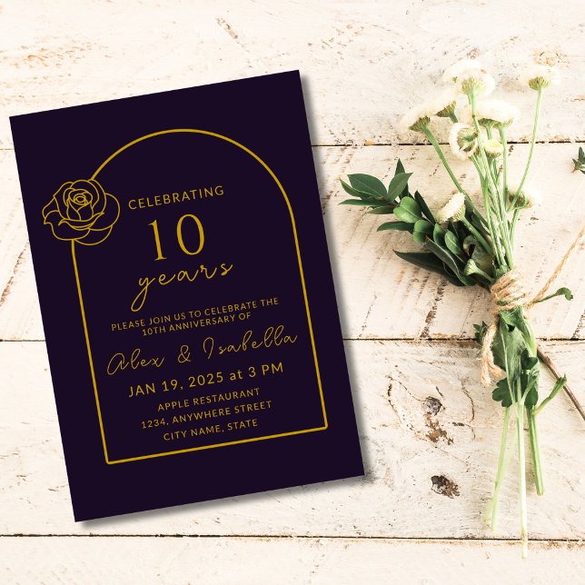 Invitation 10e anniversaire de Mariage moderne violet et or (Modern elegant minimalist classic purple and gold 10th year wedding anniversary invitation)