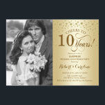 Invitation 10e anniversaire surprise avec Photo Gold Elegant<br><div class="desc">Invitation avec photo pour le 10e anniversaire du Mariage surprise. Design élégant en or avec police de script et confetti. Peut être customisé à montrer n'importe quelle année de mariage. Bravo à 10 ans !</div>