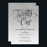 Invitation 21E anniversaire Parties scintillant d'argent Invi<br><div class="desc">Cette invitation à la fête d'anniversaire de parties scintillant à l'ombre branchée présente un motif de parties scintillant faux et un titre de typographie de scénario sophistiqué. Ajoutez votre texte personnalisé à l'aide du formulaire modèle. Des options supplémentaires pour le texte et la mise en page sont disponibles si vous...</div>