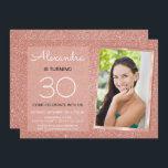 Invitation 30e Sparkle Rose Gold Blush Pink Photo<br><div class="desc">30th Girl's Birthday Party Elégant Faux Sparkle et Parties scintillant Rose Gold ou rose pâle Invitations sont parfaites pour une fête d'anniversaire Rose or ou rose pâle. Ces invitations photo ou photo sont parfaites pour une femme qui fête trente ans. Vous pouvez mettre à jour la carte d'invitation pour inclure...</div>