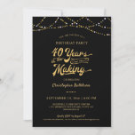 Invitation 40e anniversaire Black Gold String lumières<br><div class="desc">Ajoutez l'année de naissance de l'honoré d'anniversaire dans le cadre des 40 ANNÉES DANS LA réalisation de la typographie rétro design. Thème noir et or avec une bordure à cordes. CHANGEMENTS DE COULEUR : Notez que la couleur noire de l'arrière - plan peut être changée à la demande en cliquant...</div>