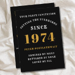 Invitation 50e anniversaire 1974 Black Gold Personnalisé Pour<br><div class="desc">Elégant Black and Gold 50th Birthday Invitation - Créez votre propre design personnalisé. La préparation d'une célébration remarquable commence par l'invitation parfaite. Notre élégante invitation au 50e anniversaire noir et or est le choix parfait pour cet événement marquant. Baignée de noir pour une touche de sophistication et ornée d'or pour...</div>