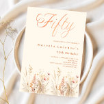 Invitation 50e anniversaire fleur sauvage<br><div class="desc">Une élégante invitation au 50e anniversaire. Arrière - plan de couleur crème,  beige,  décoré de fleurs sauvages aquarellés en beige,  rose,  vert poussiéreux. Cinquante est écrit avec un gros script de style écrit à la main.</div>