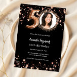 Invitation 50e anniversaire noir rose or photo étoiles luxe<br><div class="desc">Une invitation photo moderne et design pour une fête du 50e anniversaire. Un arrière - plan noir,  un texte rose en or. Décoré d'étoiles dorées roses. Personnalisez et ajoutez les détails de votre fête.</div>