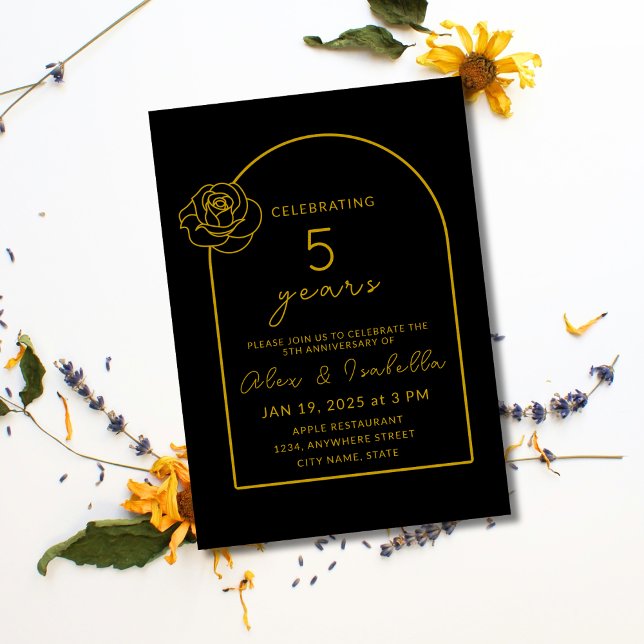 Invitation 5e anniversaire Mariage de Black and Gold moderne (Modern, elegant, minimalist black and gold custom 5th year wood wedding anniversary invitation.png)