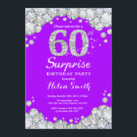 Invitation 60e anniversaire surprise Diamant mauve et argent<br><div class="desc">Invitation surprise 60e anniversaire. Arrière - plan rouge diamant de Rhénanie violette et argentée. Élégant invitation du Bassin d'Anniversaire. Anniversaire adulte. Les femmes,  anniversaire. Hommes Anniversaire.
Pour plus de personnalisation,  cliquez sur le bouton "Customiser" et utilisez notre outil de conception pour modifier ce modèle.</div>