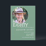 Invitation 80th Mens Anniversaire de la fête Photo 80th Sage<br><div class="desc">Célébrez "Hello to Eighty" avec cette invitation d'anniversaire élégante et sophistiquée. L'élégant cadre vert sauge contraste magnifiquement avec le texte blanc propre et le détail charmant des bougies, apportant une touche raffinée mais festive au design. Le libellé décontracté et accueillant donne le ton d'une célébration passionnante. De plus, un modèle...</div>