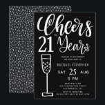 Invitation À 21 ans, fête d'anniversaire en noir et blanc<br><div class="desc">Tendance moderne et stylée,  typographie manuscrite brossée noir et blanc,  « à 21 ans » écriture script pour invitation d'anniversaire homme pour un cap / tout âge.            Facile à personnaliser avec l'âge et les détails de votre fête !</div>