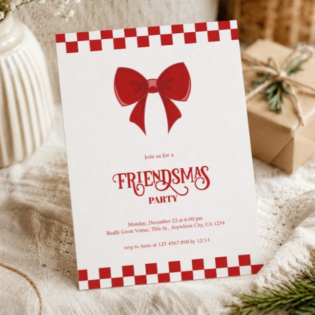 Invitation à la fête de Noël moderne Friendsmas ro (Whimsical Friendmas Party Invitation, Red Chic and Sophisticated Christmas Party Invite)
