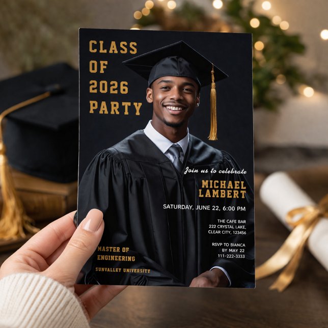 Invitation à la soirée photo de la promotion 2026 (Elegant Class of 2026 graduation party invitation with modern black and gold photo design)