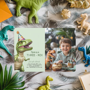 Invitation à l'anniversaire du dinosaure à trois r