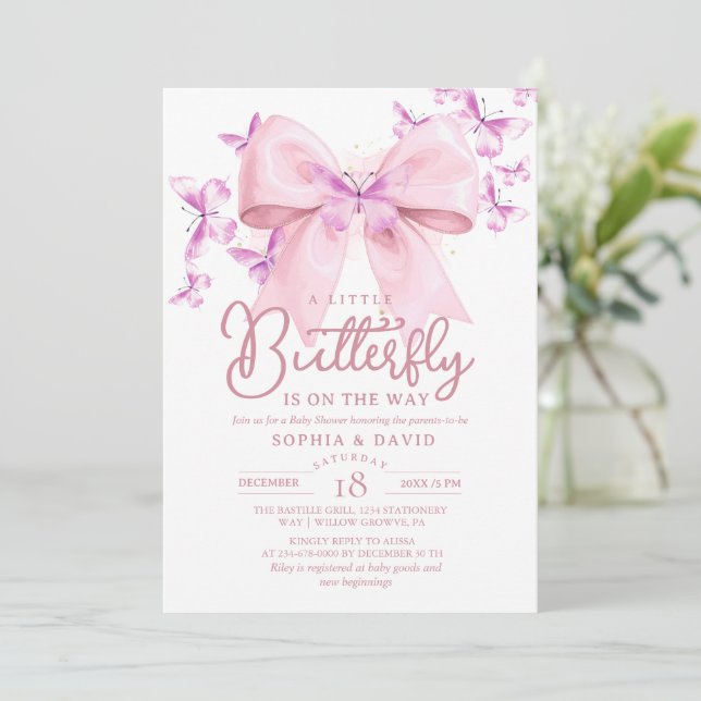 Invitation  A Little Butterfly Is On The Way Baby Shower  (Debout devant)