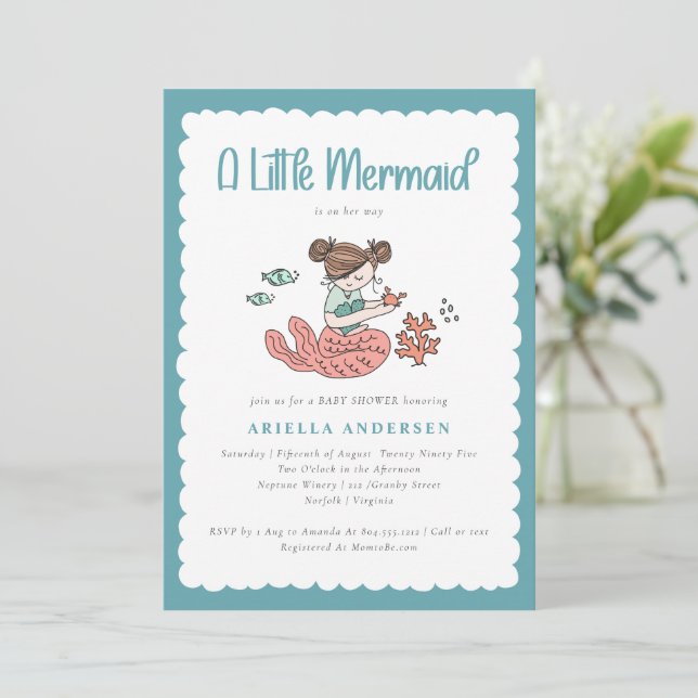 Invitation A Little Mermaid is on Her Way Baby Shower  (Debout devant)