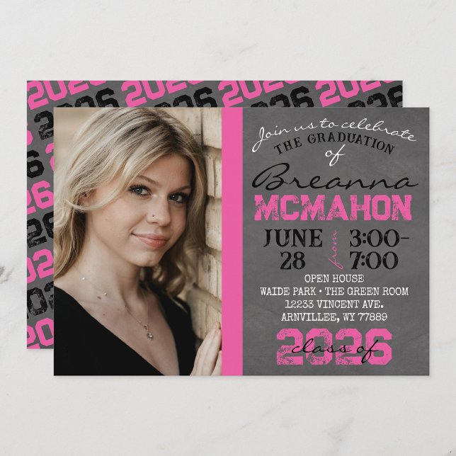 Invitation à l'obtention d'un diplôme en Pink et N (Repeating Class Year Chalkboard Graduation Photo Invitations)
