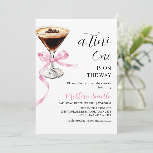 Invitation A Tini One On The Way Espresso Martini Baby Shower (Debout devant)
