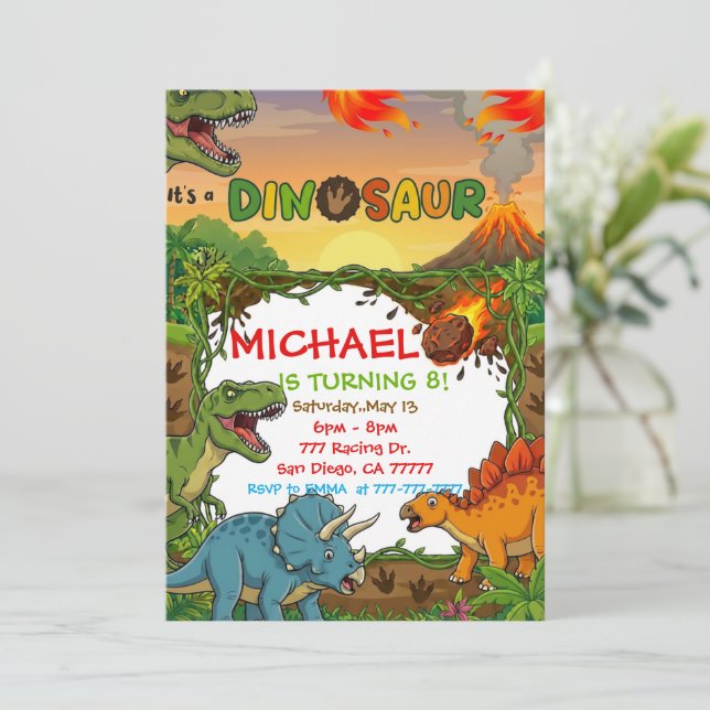 Invitation à une fête d'anniversaire de dinosaure (Debout devant)