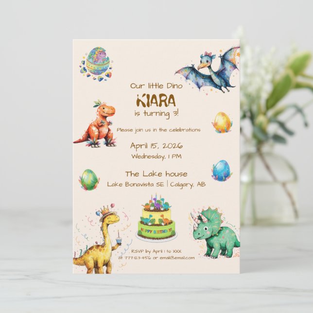 Invitation à une fête d'anniversaire de dinosaures (Debout devant)