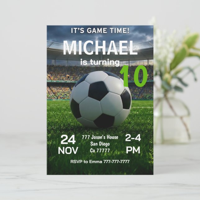 Invitation à une fête d'anniversaire de football (Debout devant)
