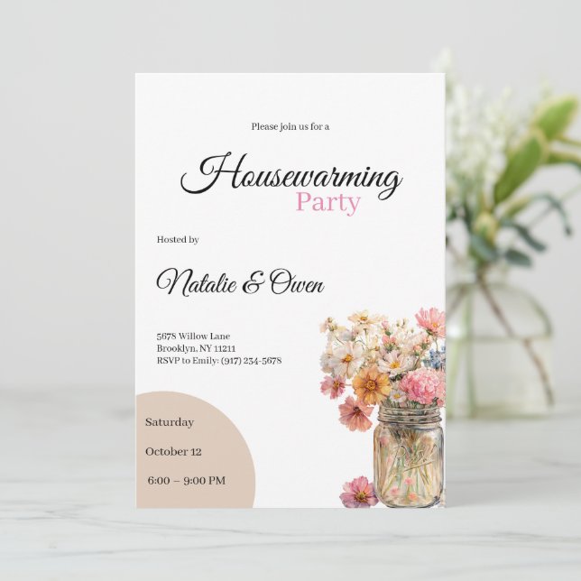 Invitation à une fête de pendaison de crémaillère  (Debout devant)