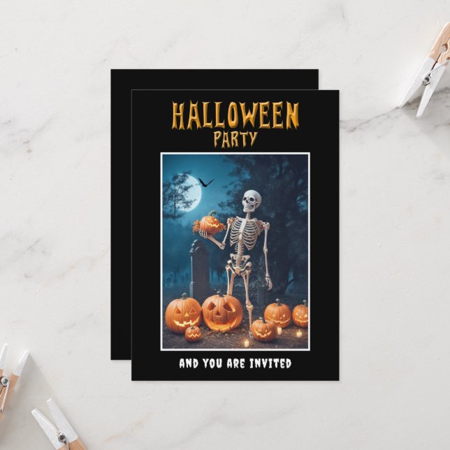 Invitation à une fête d'Halloween Squelette tenant (Devant/Arrière en situation)